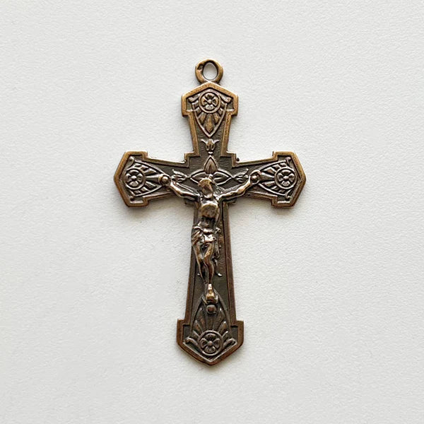 Crucifix, Shield design