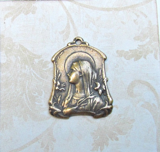 Medal, Mary w/ Lilies