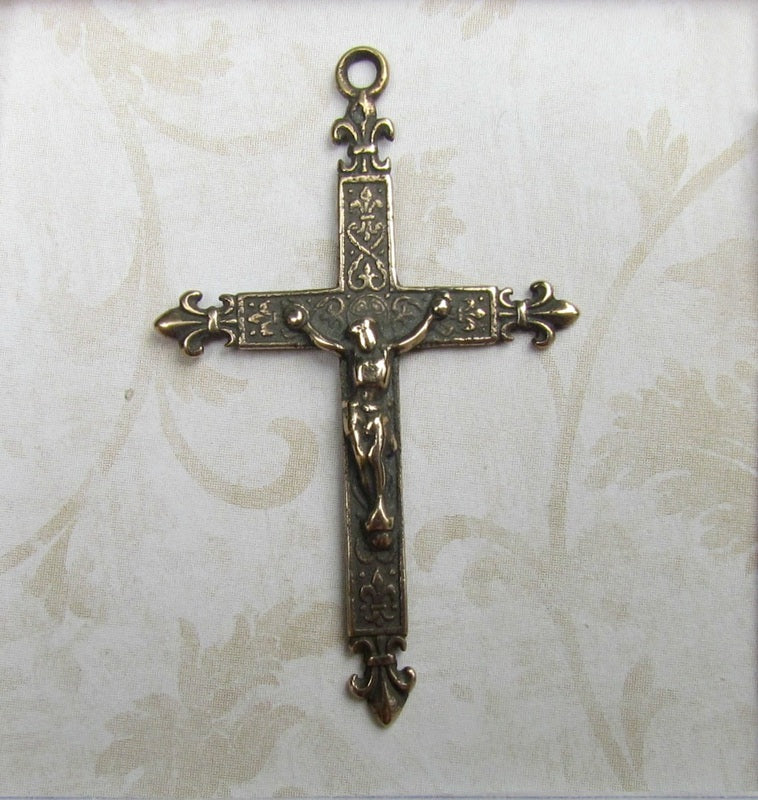 Crucifix, Fleur de Lis