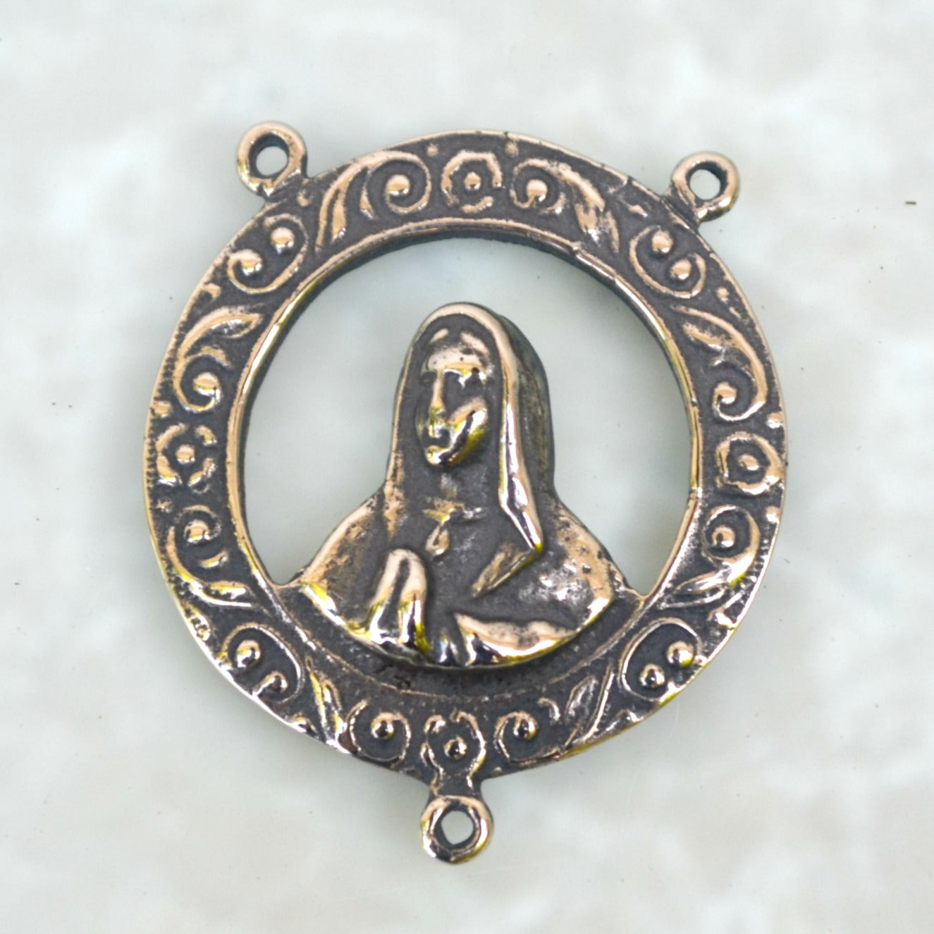 Center, Praying Mary